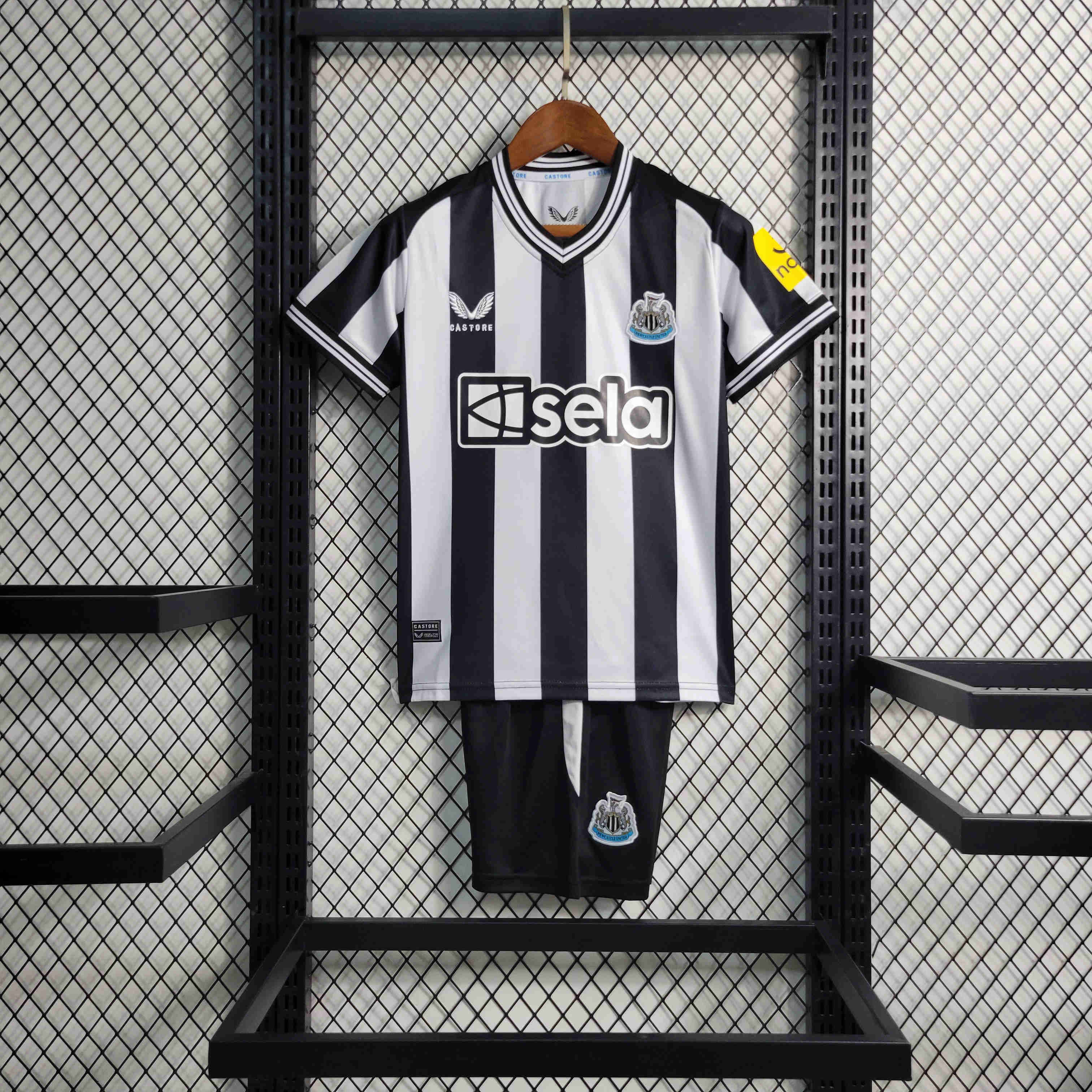 Newcastle United 23-24 Home Kids Kit